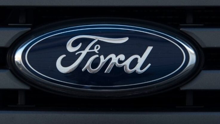 Ford Pro läutet eine neue Nutzfahrzeug-Ära ein: Der rein elektrische E-Transit feiert seinen
