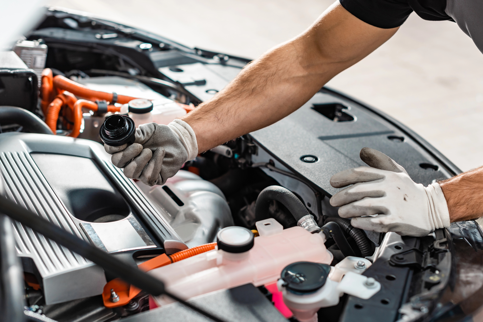 Das Auto ohne Garage schützen: Praktische Strategien für ein langes Motorleben und glänzende Karosserie