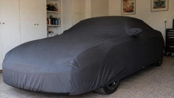 Autoabdeckung für die Garage Wann Maßanfertigung sinnvoll ist