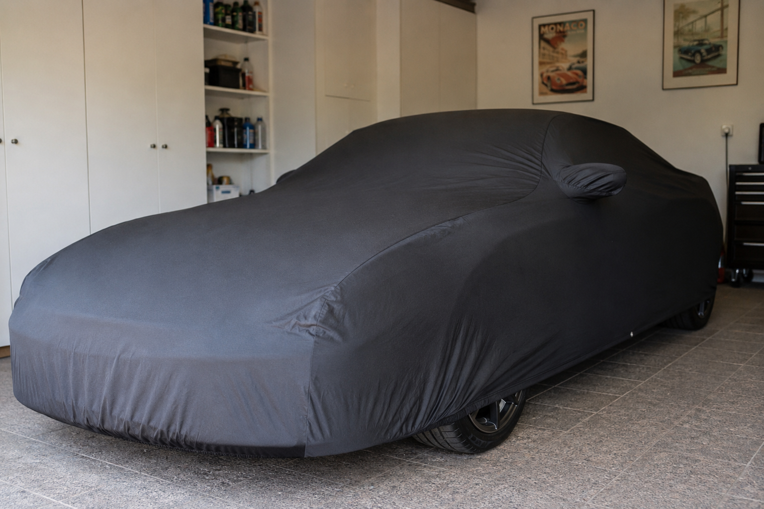Autoabdeckung für die Garage Wann Maßanfertigung sinnvoll ist