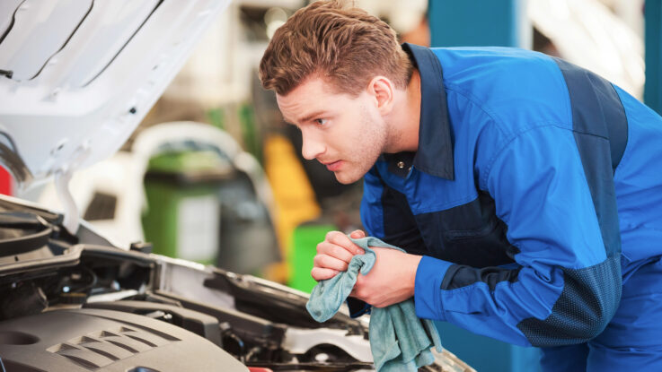 Auto abmelden oder weiterfahren? Wann sich die Reparatur eines älteren Fahrzeugs noch lohnt